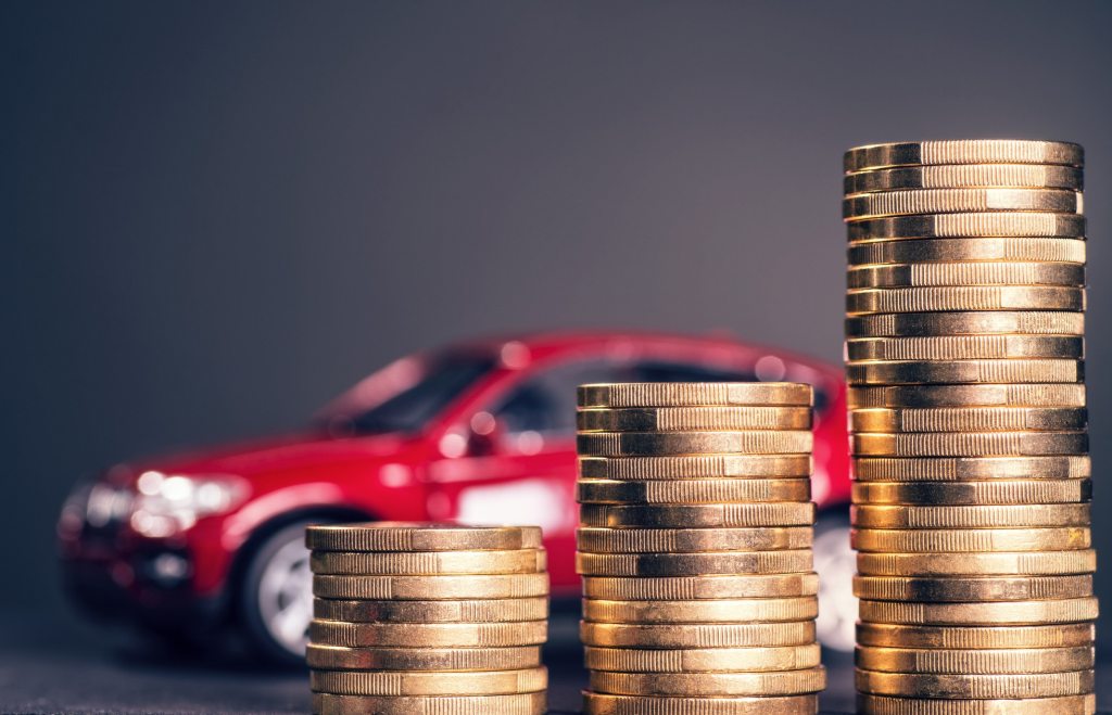 Tabela FIPE em smartphone mostrando preço de carro usado